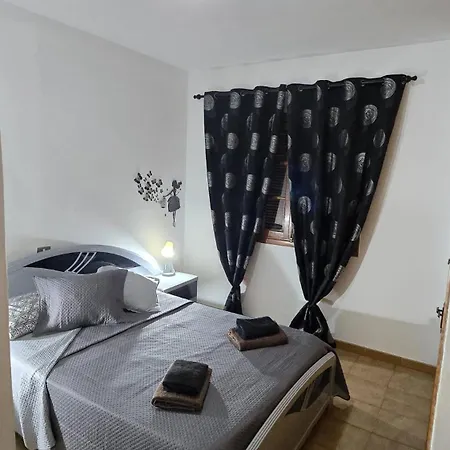 Cristianos Apartment, 1 Bedroom Wifi Free & Big Terrace