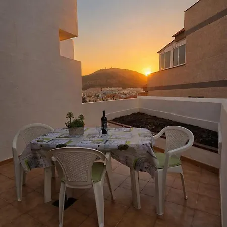 Cristianos Apartment, 1 Bedroom Wifi Free & Big Terrace ロスクリスティアーノス