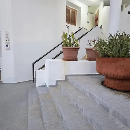 Cristianos Apartment, 1 Bedroom Wifi Free & Big Terrace * ロスクリスティアーノス