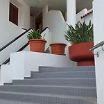 Cristianos Apartment, 1 Bedroom Wifi Free & Big Terrace بيت للعطل *