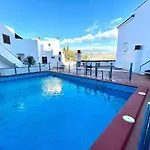Cristianos Apartment, 1 Bedroom Wifi Free & Big Terrace Nyaraló *