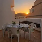 Cristianos Apartment, 1 Bedroom Wifi Free & Big Terrace Los Cristianos