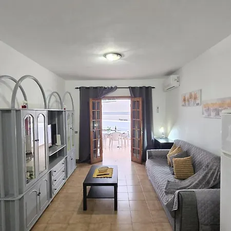 Cristianos Apartment, 1 Bedroom Wifi Free & Big Terrace بيت للعطل لوس كريستيانوس