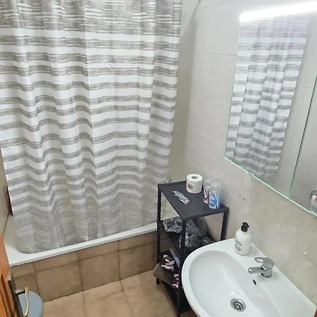 Cristianos Apartment, 1 Bedroom Wifi Free & Big Terrace بيت للعطل