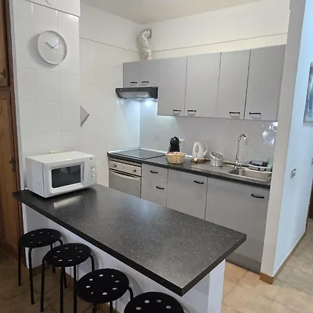 Cristianos Apartment, 1 Bedroom Wifi Free & Big Terrace بيت للعطل لوس كريستيانوس