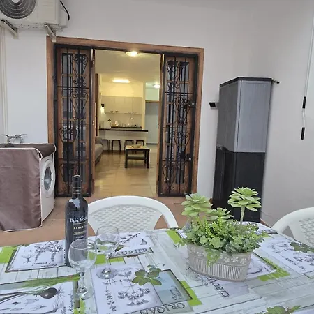 Cristianos Apartment, 1 Bedroom Wifi Free & Big Terrace * لوس كريستيانوس